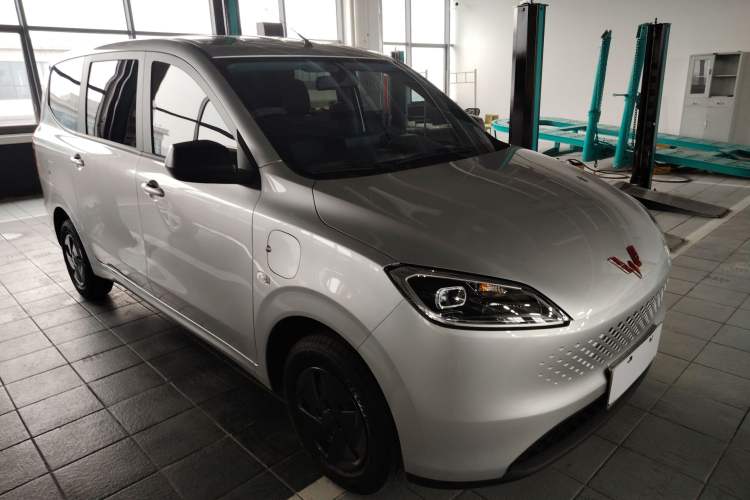 Used Wuling Hongguang New Energy 2025 Extended-Range Hybrid 50KM Comfort Version Front Right 45 Deg