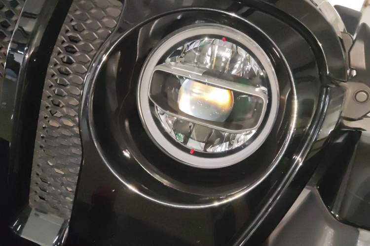 Used Jeep Wrangler 2019 2.0T Sahara Four-Door Version China VI Emission Standard