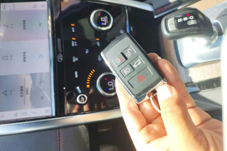 Used Land Rover Discovery Sport New Energy 2022 P300e Performance Tech Edition
