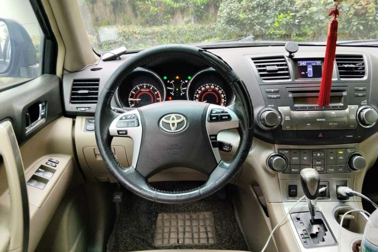 Used Toyota Highlander 2012 2.7L Two-Wheel Drive 7-Seater Luxury Edition Steering Wheel