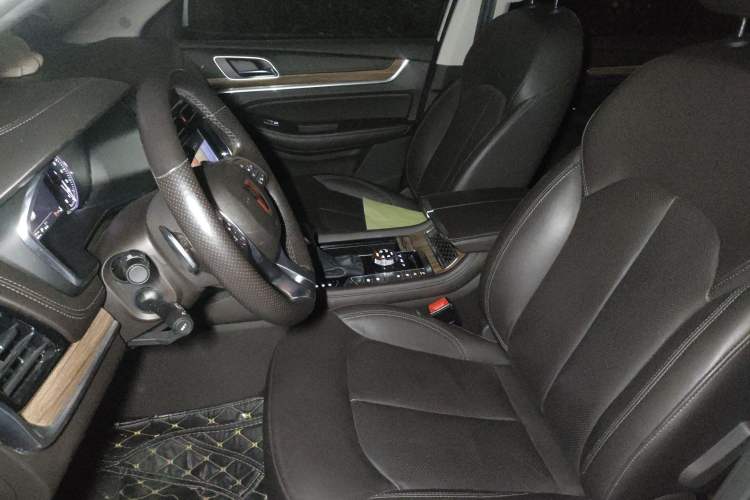 Used Roewe RX8 2019 30T Smart Connectivity All-Wheel Drive Supreme Edition
