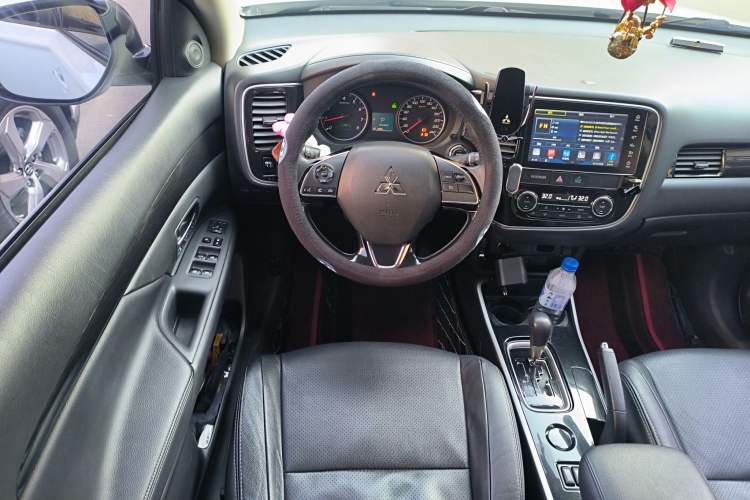 Used Mitsubishi Outlander 2018 2.0L Two-Wheel Drive Glory Edition 5 Seats