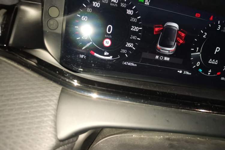 Used Land Rover Range Evoque 2021 Range Rover Velar 249 PS R-Dynamic S Performance Edition Odometer Close Up