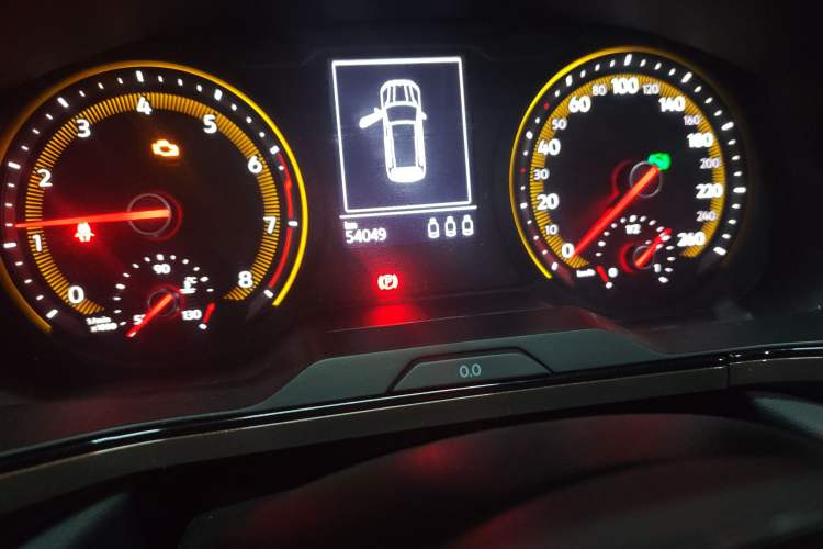 Used Volkswagen Tharu 2021 280TSI Two-Wheel-Drive Luxury Plus Edition Odometer Close Up