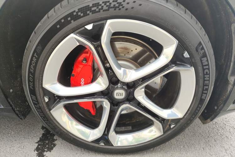 Used Xiaomi Auto YU7 2025 Ultra-Long Range High-Performance All-Wheel-Drive Max Edition Right Front Wheel Hub