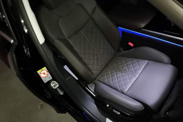 Used Audi A8 2022 A8L 50 TFSI quattro Comfort Edition Collector's Model Right Front Seat