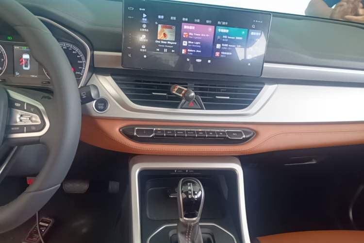 Used Geely Auto Vision X6 2020 1.4T CVT Luxury Edition
