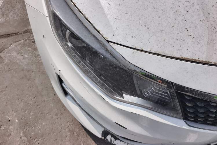 Used Kia K5 2016 2.0L Automatic LUX Right Front Headlight