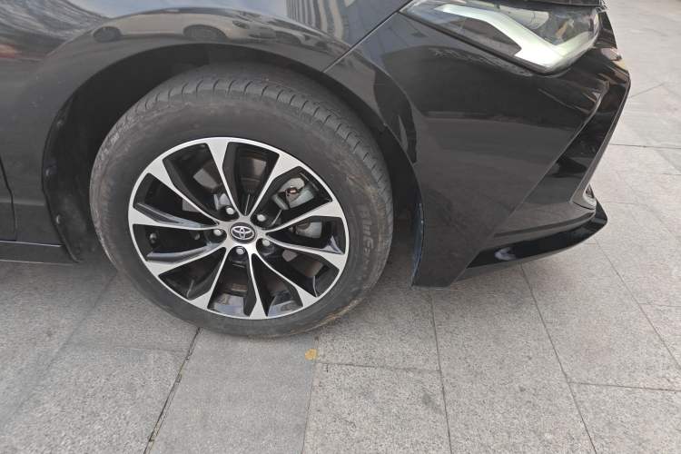 Used Toyota Avalon 2023 2.5L Luxury Edition Right Front Wheel Hub