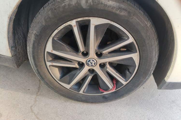 Used Venucia D60 2018 1.6L CVT Smart Connect Elite Edition Right Front Wheel Hub