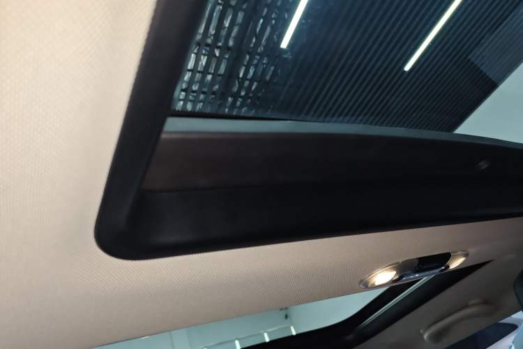 Used MINI MINI 2023 1.5T COOPER Artist Five-Door Edition
