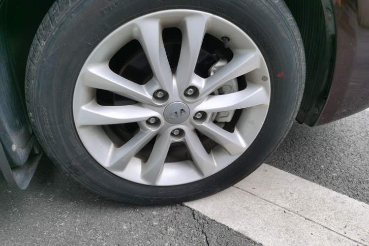 Used Kia K3 2016 1.6L Automatic GLS Right Front Wheel Hub