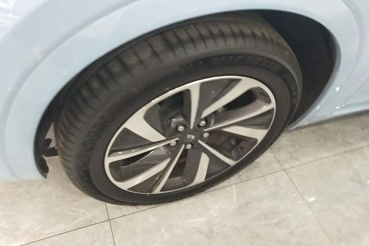 Used Li Auto ONE 2021 Extended-Range 6-Seater Version Left Front Wheel Hub