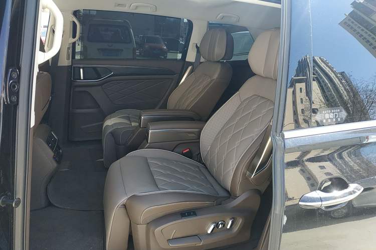 Used Volkswagen Viloran 2024 380TSI Premium Edition
