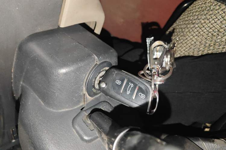 Used JAC Group Refine 2011 2.4L Colorful Journey Gasoline Standard Edition HFC4GA1-C
