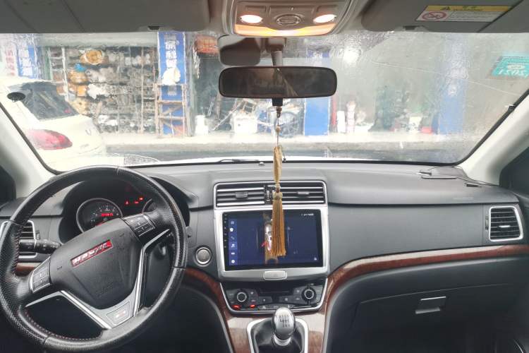 Used Haval H6 2015 Revised Version Sport Edition 1.5T Manual Transmission Two-Wheel Drive Elite Grade
