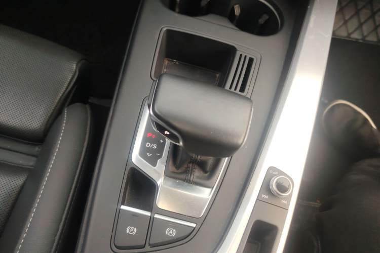 Used Audi A4L 2024 40 TFSI Fashion Dynamic Model Gear Lever