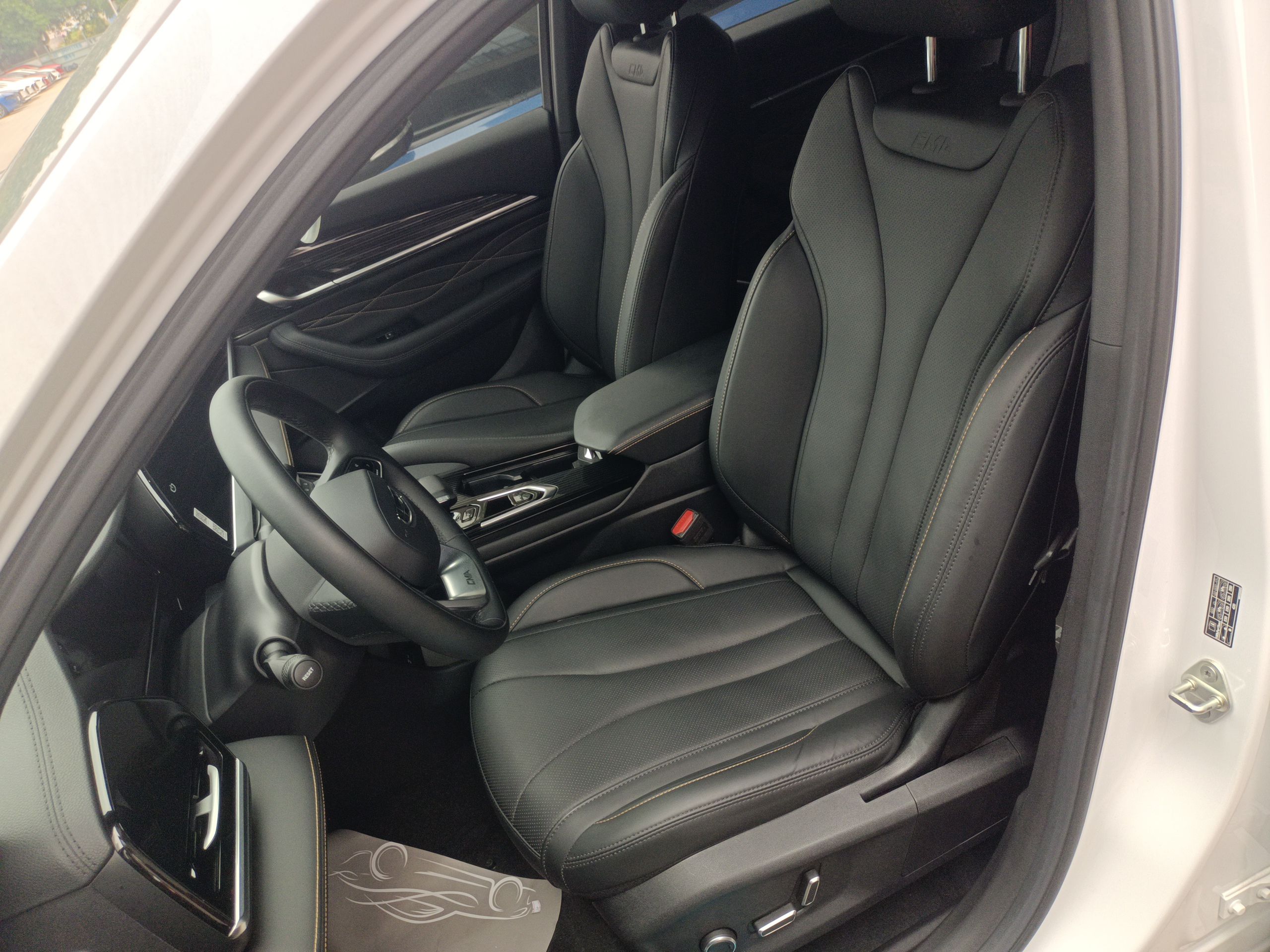 المقاعد الأمامية داخل السيارة