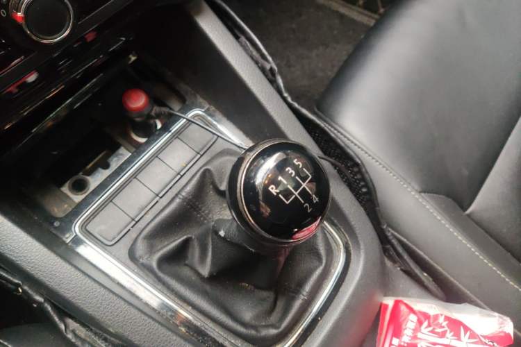 Used Volkswagen Sagitar 2015 1.6L Manual Comfort Model