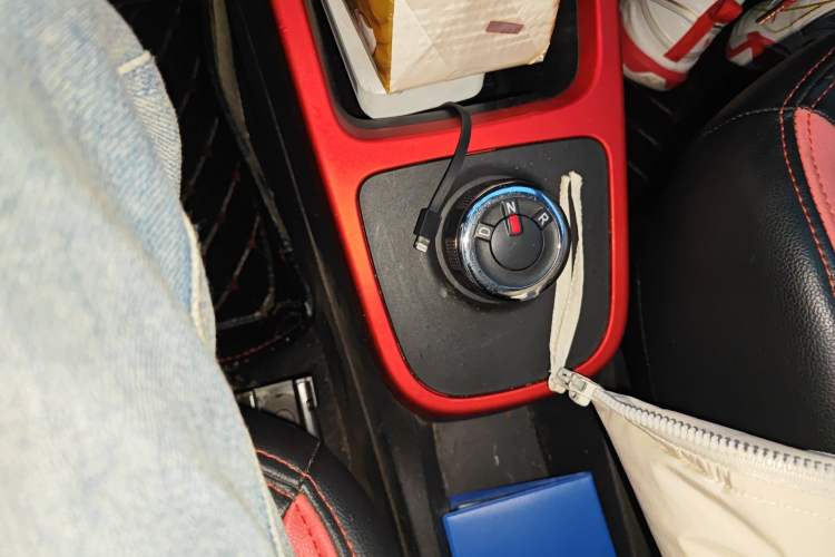 Used Dongfeng NAMMI BOX 2022 Chasing Wind Edition 331 km Standard Model Gear Lever