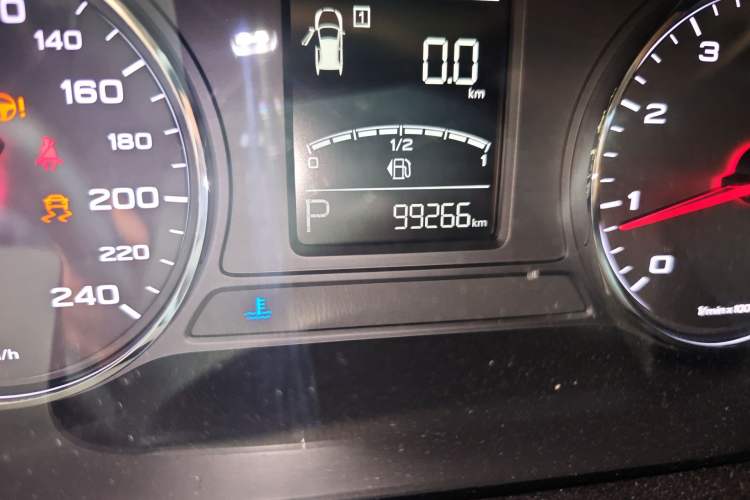 Used Roewe RX5 2018 20T Two-Wheel Drive Automatic Internet Smart Edition
