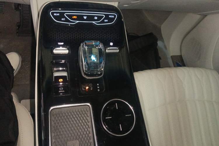 Used FORTHING Xinghai V9 2024 1.5TD 200km Qingyunti Series Premium Version Gear Lever