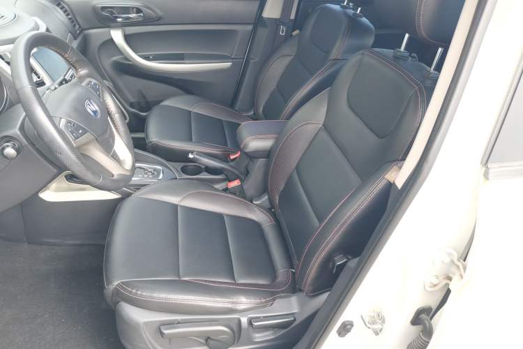 Used CHANGAN CS35 2014 1.6L Automatic Luxury Model China IV Standard
