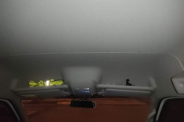 Used SAIC MAXUS Xintu V80 2023 2.0T AMT Classic Aoyuntong Short Wheelbase Mid-Roof 5/6-Seater Headliner