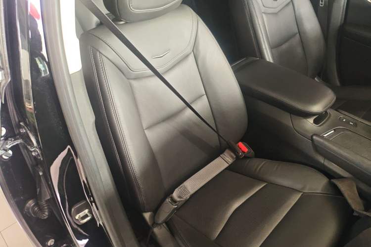 Used Cadillac XT5 2018 25T Luxury Model Right Front Seat