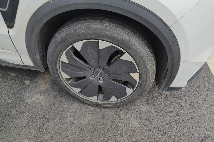 Used Lynk & Co 05 EM-P 2021 1.5TD PHEV HALO Right Front Wheel Hub