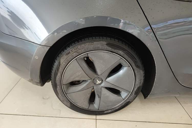 Used Tesla Model 3 2019 Long-Range All-Wheel-Drive Version
