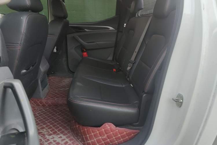 Used SAIC MAXUS T70 2019 2.0T Diesel Automatic Two-Wheel Drive Comfort Edition Standard Box with High Chassis