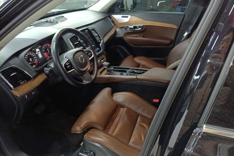 Used Volvo XC90 2018 T6 Prestige 7-Seater Left Front Seat