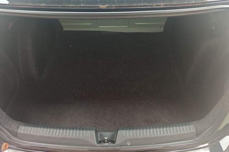 Used Volkswagen Santana 2016 1.4L Manual Fashion Edition Trunk