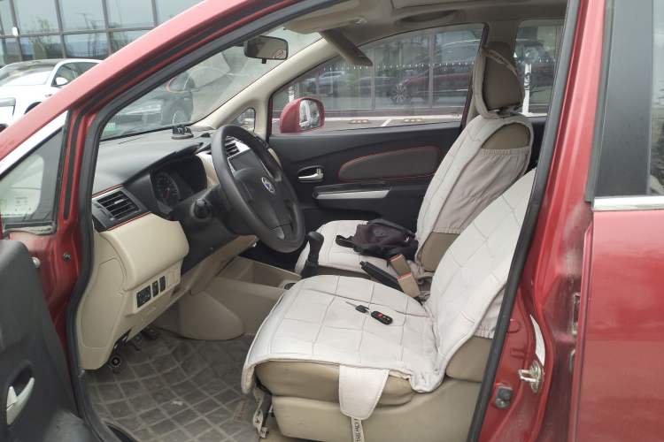 Used Venucia R50 2013 1.6L Manual Luxury Edition
