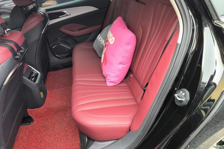 Used Hongqi H5 2025 2.0T Automatic Flag Edition – 500 000 Units Commemorative Version Left Rear Seat