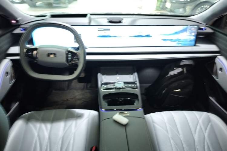 Used Geely Galaxy E8 2025 700 km Long-Range Intelligent Driving Version