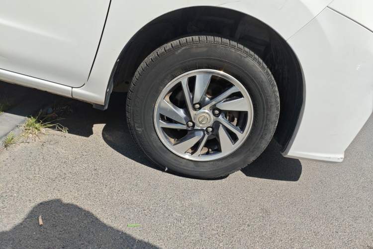 Used Nissan NV200 2018 1.6L CVT Luxury Model Right Front Wheel Hub