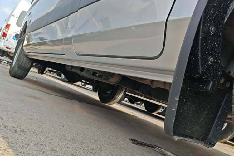 Used Foton Toano 2023 2.0T Automatic Jixiang Long-Wheelbase Mid-Height Rear Single Tire 7/9-Seater