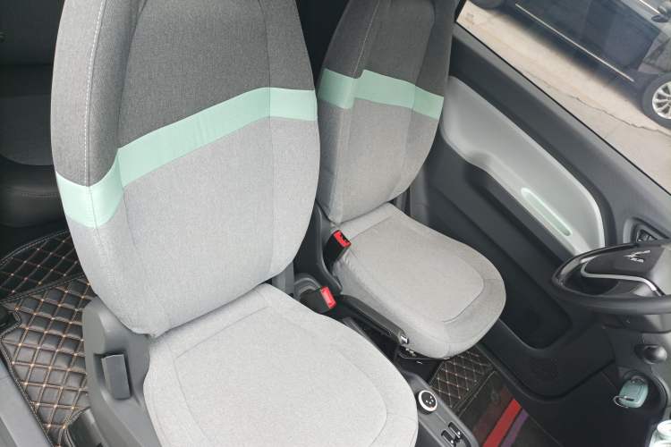 Used Wuling Hongguang MINIEV 2021 Macaron Sandwich Model 120 km Lithium Iron Phosphate
