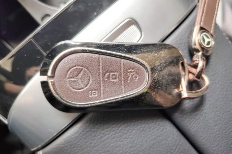 Used Mercedes-Benz C-Class 2023 Second Facelift C 260 L Sport Edition Vehicle Key