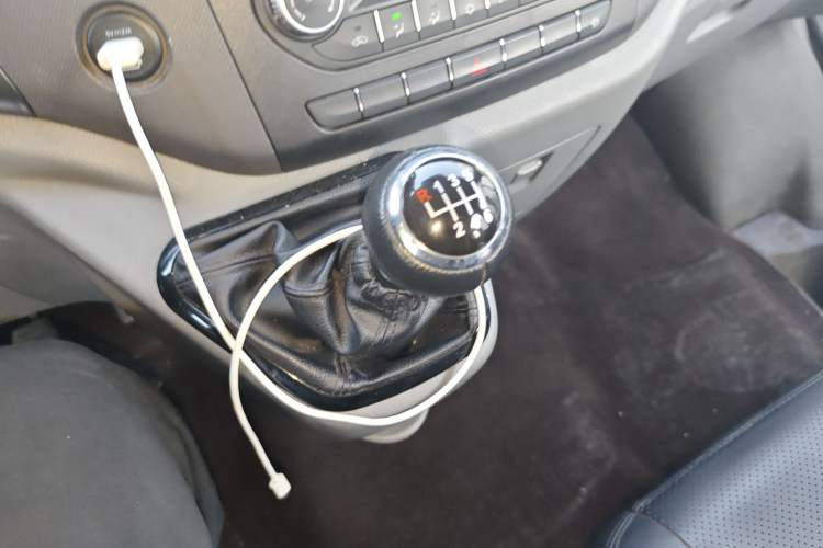 Used Foton Toano 2023 2.8T Manual Jixiang Long Wheelbase Mid-Top with Rear Dual Tires 7/9 Seats Gear Lever