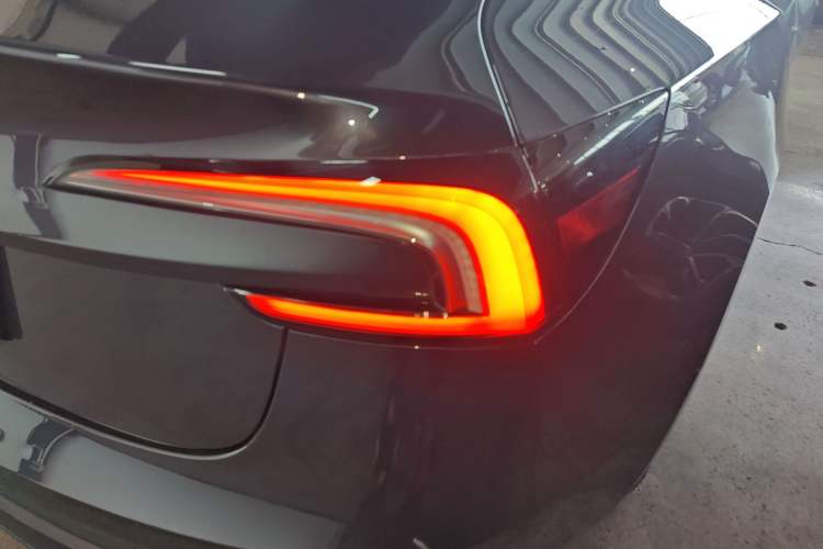 Used Tesla Model 3 2023 Rear-Wheel-Drive Version Right Rear Taillight