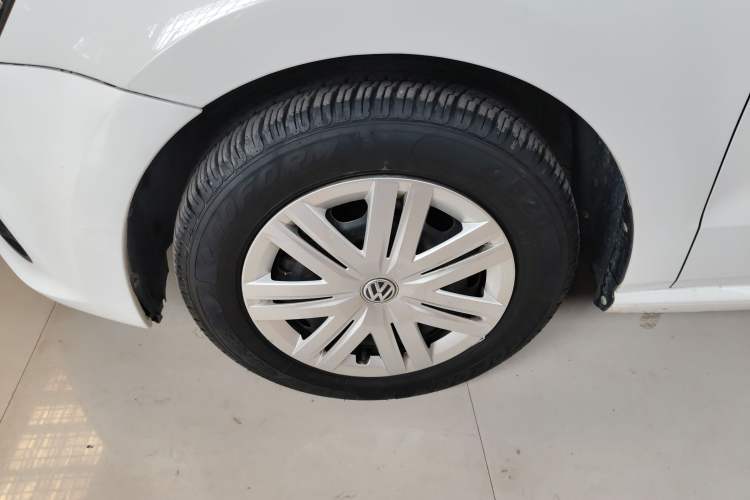 Used Volkswagen Polo 2016 1.4L Manual Fashion Model Exterior 4