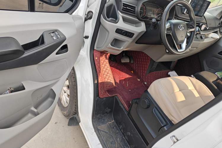 Used SAIC MAXUS Xintu V90 2020 2.0T AMT Yunjie Edition Front-Wheel Drive Rear Single Tire Short Wheelbase Mid-Height 6-Seater Driver Seat