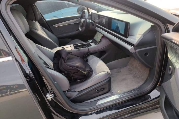 Used VOYAH PASSION 2024 PHEV Four-Wheel Drive Ultra-Long Range Flagship Model Right Front Seat