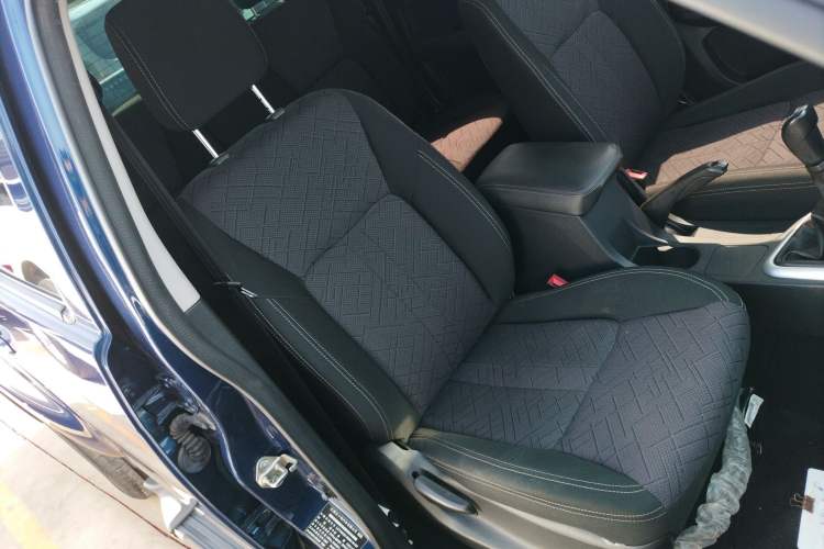 Used Isuzu JLM 2022 2.8T Classic Diesel Two-Wheel Drive Comfort Version with Long Wheelbase – JE493ZLQ6E
