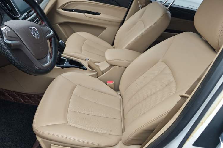 Used Baojun 730 2016 1.5T Manual Comfort Version 7 Seats