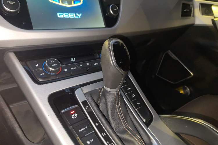 Used Geely Auto Emgrand X7 Sport 2016 1.8TD Automatic ZhiZun Version
