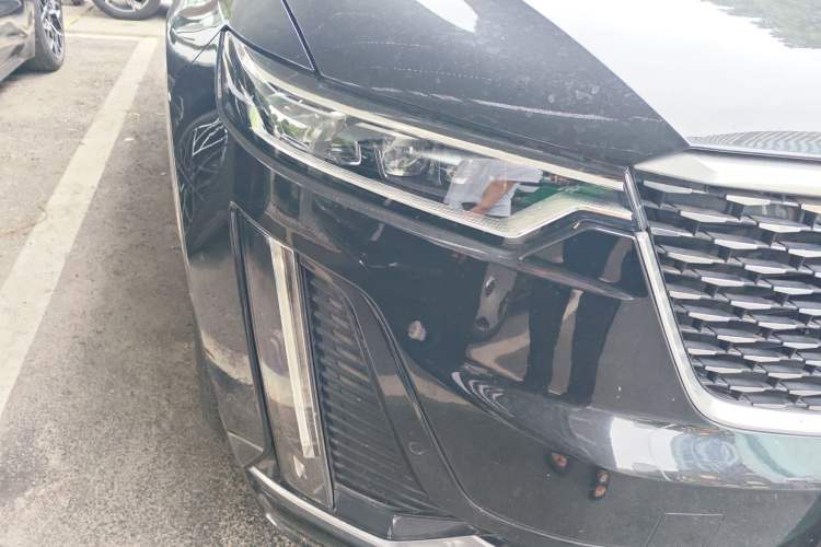 Used Cadillac XT6 2021 2.0T 6-Seater Two-Wheel Drive Luxury Version Right Front Headlight